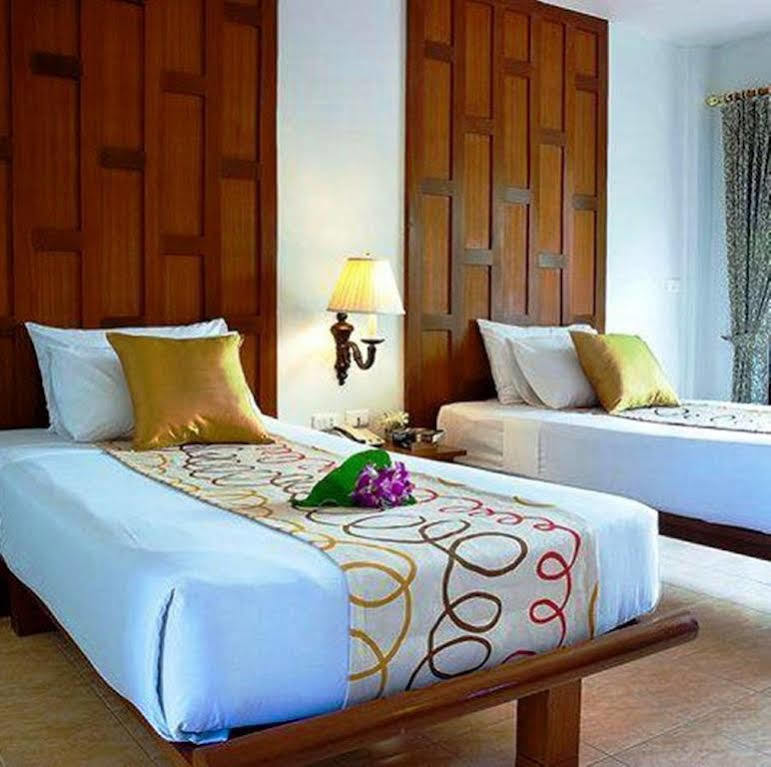First Resort Albergo Patong 외부 사진